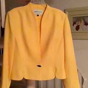 Albert Nipon vintage jacket size 14 One time wear silk lining